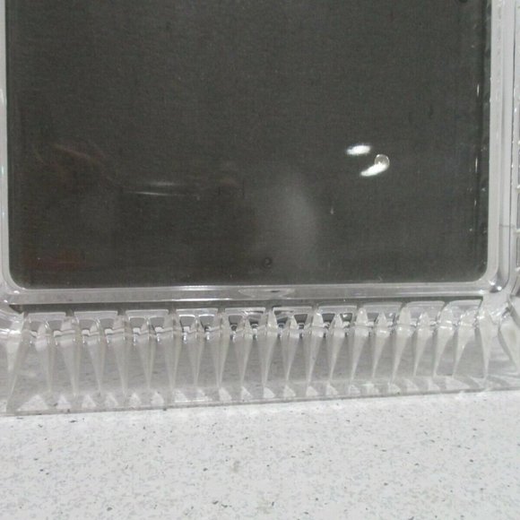 *Beautiful Carved Miller Rogaska Crystal 10" x 13" Table Top Chain Easel - Picture 2 of 12